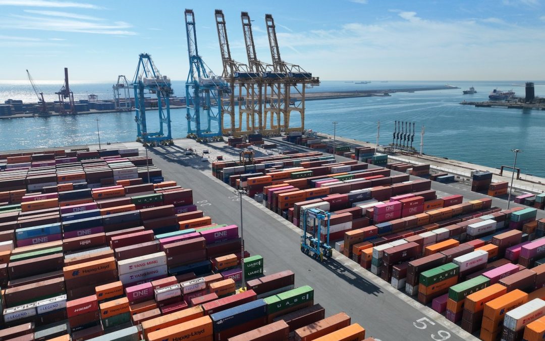 El Gobierno concedió 3,9 milions d’euros a APM Terminals Barcelon per un projecte pilot d’electrificació d’Straddle Carriers