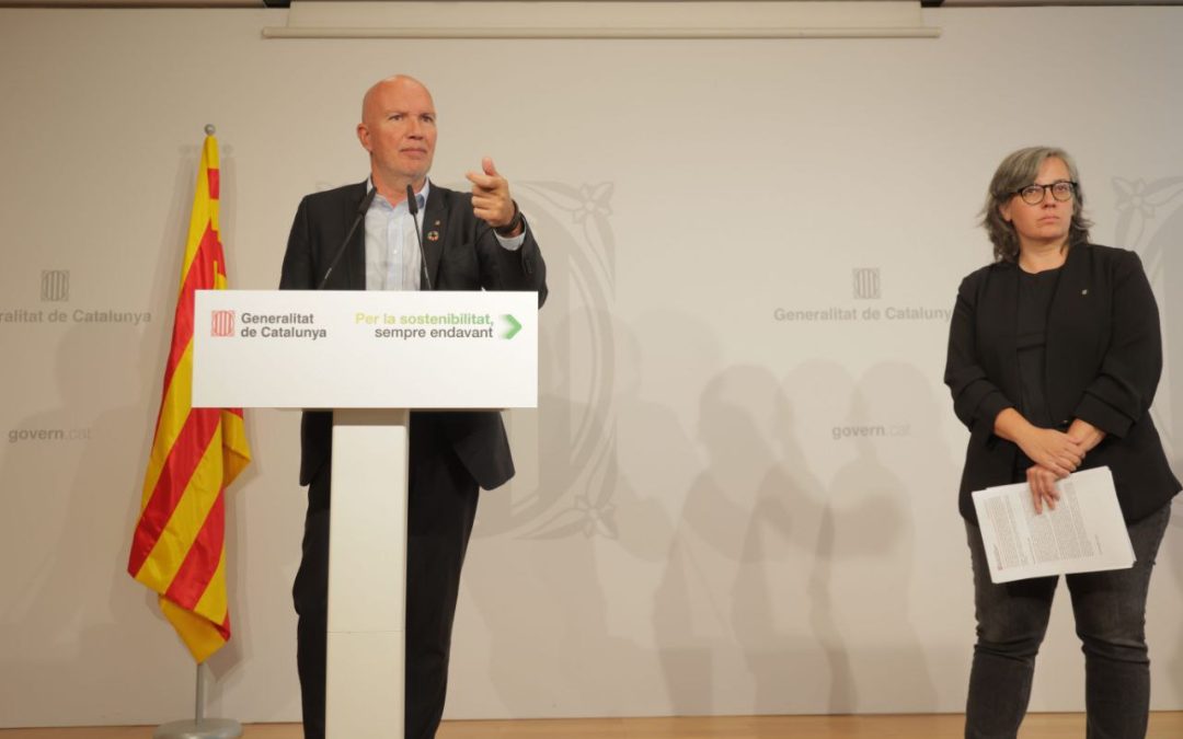 La Generalitat presenta l’impost que grava la contaminació dels grans vaixells a port