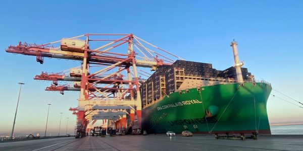 Hutchison Ports BEST recibe el buque más grande propulsado por GNL jamás escalado en Barcelona.