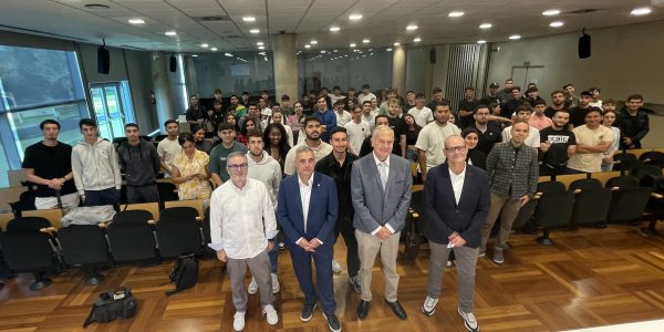 L’Institut Les Salines i l’Associació de Consignataris lliure els diplomes als primers alumnes que s’han format en transportemarítim