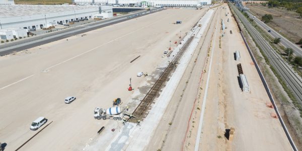 Empieza la colocación de vía férrea en la terminal del Port de Tarragona de la Ciudad del Transporte