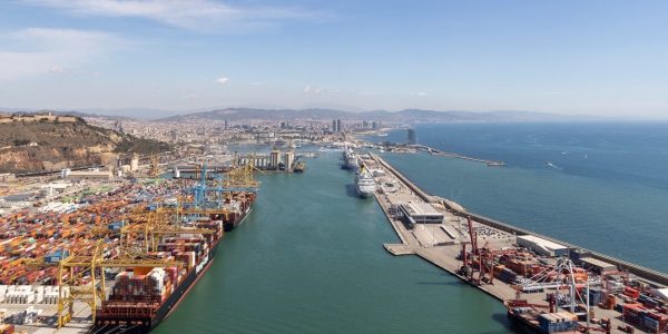 El tráfico total y el de contenedores del Port de Barcelona aumentan un 11% y un 21% respectivamente de enero a octubre.